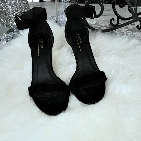 Olivia Jorgensen Shoes - OLIVIA JORGENSEN BLACK VELVET PUMPS SZ. 7.5 EUC